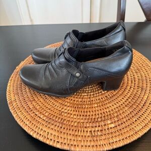 Clarks artisan Elegant Black Women's Heeled Shoes size 8.5
